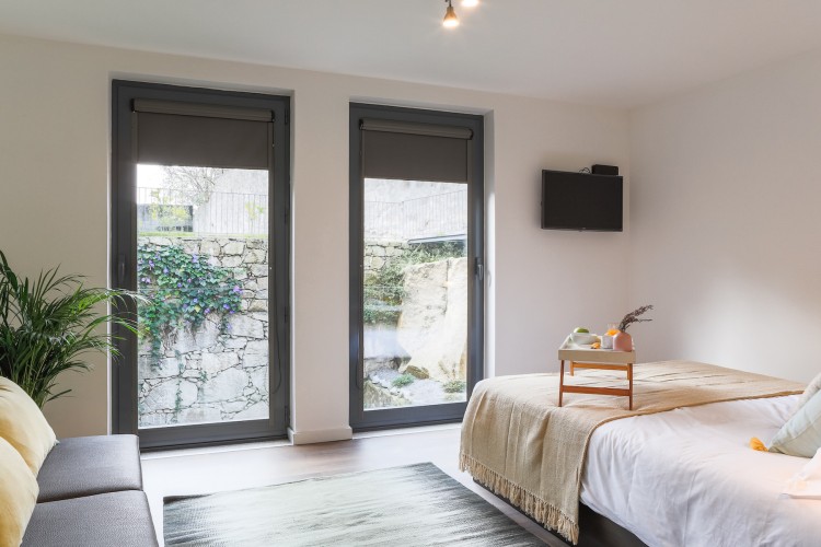 102913